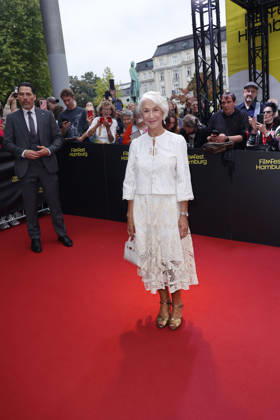 Helen Mirren bei der Ankunft zur Ehrung mit dem Douglas-Sirk-Preis am 29.09. 2026 im Cinemaxx im Rahmen vom 34. Filmfest in Hamburg Helen Mirren attends honoring ceremony with Douglas Sirk Award at Cinemaxx Dammtor on Septmeber 29, 2026 in Hamburg, Germany Douglas-Sirk-Preis fuer Helen Mirren beim 34. Filmfest in Hamburg