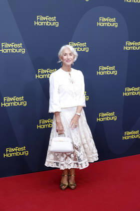 Helen Mirren bei der Ankunft zur Ehrung mit dem Douglas-Sirk-Preis am 29.09. 2026 im Cinemaxx im Rahmen vom 34. Filmfest in Hamburg Helen Mirren attends honoring ceremony with Douglas Sirk Award at Cinemaxx Dammtor on Septmeber 29, 2026 in Hamburg, Germany Douglas-Sirk-Preis fuer Helen Mirren beim 34. Filmfest in Hamburg