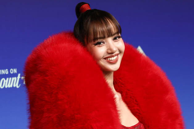 2026 MTV Video Music Awards (VMAs) LOS ANGELES, CALIFORNIA, USA - SEPTEMBER 27: LISA (Lalisa Manobal) of BLACKPINK wearing a Quine Li coat, The Attico dress, and Rainbow K jewelry arrives at the 2026 MTV Video Music Awards (VMAs) held at Peacock Theater at L.A. Live on September 27, 2026 in Los Angeles, California, United States. (Photo by Xavier Collin Image Press Agency)