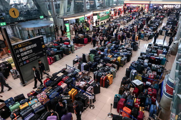 September 29, 2026, Bangkok, Bangkok, Thailand: More than 3,000 passenger bags from 52 Thai Airways International flights are piled up at Suvarnabhumi Airport after severe flooding across Bangkok left ground staff unable to reach work, forcing scores of travelers to wait overnight, in Bangkok, Thailand, September 29, 2026. Bangkok Thailand - ZUMAp219 20260929_zip_p219_008 Copyright: xNattaphonxPhanphongsanonx