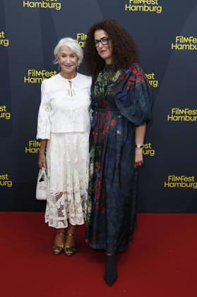 Helen Mirren und Malika Rabahallah bei der Premiere des Kinofilms Ein Talent fürs Morden A Talent for Murder und Douglas Sirk Award Verleihung auf dem 34. Filmfest Hamburg im Cinemaxx Dammtor. Hamburg, Deutschland, 29.09.2026
