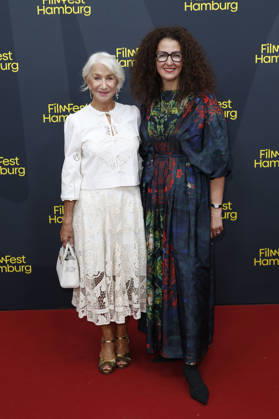 Helen Mirren und Malika Rabahallah bei der Premiere des Kinofilms Ein Talent fürs Morden A Talent for Murder und Douglas Sirk Award Verleihung auf dem 34. Filmfest Hamburg im Cinemaxx Dammtor. Hamburg, Deutschland, 29.09.2026