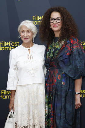Helen Mirren und Malika Rabahallah bei der Premiere des Kinofilms Ein Talent fürs Morden A Talent for Murder und Douglas Sirk Award Verleihung auf dem 34. Filmfest Hamburg im Cinemaxx Dammtor. Hamburg, Deutschland, 29.09.2026