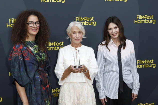 Malika Rabahallah, Helen Mirren und Iris Berben bei der Premiere des Kinofilms Ein Talent fürs Morden A Talent for Murder und Douglas Sirk Award Verleihung auf dem 34. Filmfest Hamburg im Cinemaxx Dammtor. Hamburg, Deutschland, 29.09.2026