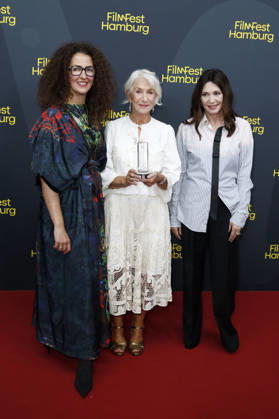 Malika Rabahallah, Helen Mirren und Iris Berben bei der Premiere des Kinofilms Ein Talent fürs Morden A Talent for Murder und Douglas Sirk Award Verleihung auf dem 34. Filmfest Hamburg im Cinemaxx Dammtor. Hamburg, Deutschland, 29.09.2026