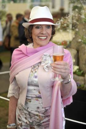 Dame Esther Rantzen dies aged 86 Dame Esther Rantzen dies aged 86. 08 Sep 2026 Pictured: Esther Rantzen dies aged 86 photo at the RHS Chelsea Flower Show 20th May 2013.  Copyright: xThexMegaxAgencyxMEGAx