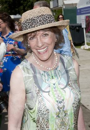 Dame Esther Rantzen dies aged 86 Dame Esther Rantzen dies aged 86. 08 Sep 2026 Pictured: Esther Rantzen dies aged 86 photo at the RHS Chelsea Flower Show 20th May 2013.  Copyright: xThexMegaxAgencyxMEGAx