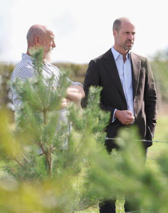 The Prince Of Wales Visits Monmouthshire And Herefordshire ABERGAVENNY, WALES - OCTOBER 01: Prince William, Prince Of Wales (R) speaks with Jim Beavan from Great Tre-rhew Farm, a local farming family, who have partnered with the charity Stump Up For Trees, to use their land for upstream flooding interventions and the charity s goal of planting one million native trees across South Wales, at White Castle Farm on October 01, 2026 in Abergavenny, Wales. The Prince of Wales visited the region to meet with those tackling the threat of flooding caused by extreme weather conditions., Credit:Chris Jackson PA ROTA - B68 Avalon United Kingdom, Wales, Abergavenny Copyright: xChrisxJacksonx xPAxROTAx-xB68x xAvalonx 1139798699