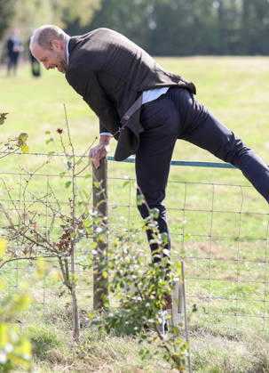 The Prince Of Wales Visits Monmouthshire And Herefordshire ABERGAVENNY, WALES - OCTOBER 01: Prince William, Prince Of Wales climbs over a wire fence during a visit to the charity Stump Up For Trees, to hear about the charity s goal of planting one million native trees across South Wales, at White Castle Farm on October 01, 2026 in Abergavenny, Wales. The Prince of Wales also visited the region to meet with those tackling the threat of flooding caused by extreme weather conditions., Credit:Chris Jackson PA ROTA - B68 Avalon United Kingdom, Wales, Abergavenny  Copyright: xChrisxJacksonx xPAxROTAx-xB68x xAvalonx 1139798702