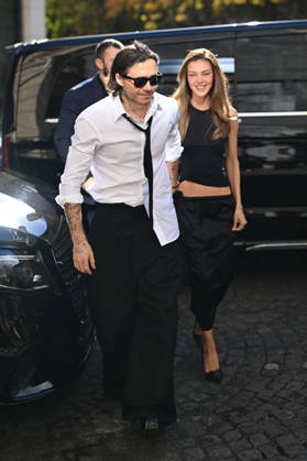 Brooklyn Beckham and his wife Nicola Peltz are back at their hotel after the Balenciaga fashion show during Paris Fashion Week on October 1, 2026. Brooklyn Beckham, who has remained estranged from his family since his 2022 wedding, is unlikely to attend the show for his mother V Beckham’s fashion house, scheduled for October 2, 2026. Pierre Perusseau Bestimage Brooklyn Beckham and his wife Nicola Peltz are back at their hotel following the Balenciaga show during PFW Fashion Week on October 1, 2026 Brooklyn Beckham, who has remained estranged from his family since his 2022 wedding, is unlikely to attend the show for his mother V Beckham’s fashion house, scheduled for October 2, 2026, in Paris, France Copyright: xPierrexPerusseaux xBestimagexPierrexPerusseaux xBestimagex