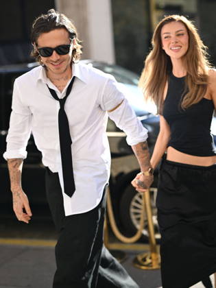 Brooklyn Beckham and his wife Nicola Peltz are back at their hotel after the Balenciaga fashion show during Paris Fashion Week on October 1, 2026. Brooklyn Beckham, who has remained estranged from his family since his 2022 wedding, is unlikely to attend the show for his mother V Beckham’s fashion house, scheduled for October 2, 2026. Pierre Perusseau Bestimage Brooklyn Beckham and his wife Nicola Peltz are back at their hotel following the Balenciaga show during PFW Fashion Week on October 1, 2026 Brooklyn Beckham, who has remained estranged from his family since his 2022 wedding, is unlikely to attend the show for his mother V Beckham’s fashion house, scheduled for October 2, 2026, in Paris, France Copyright: xPierrexPerusseaux xBestimagexPierrexPerusseaux xBestimagex