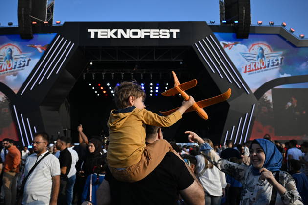 TEKNOFEST Southeast in Turkiye s Sanliurfa SANLIURFA, TURKIYE - OCTOBER 1: Visitors enjoy the Aviation, Space and Technology Festival (TEKNOFEST), as it continues on its second day at Sanliurfa GAP Airport in Sanliurfa, Turkiye, on October 1, 2026. Ozkan Bilgin Anadolu Sanliurfa Turkey. Editorial use only. Please get in touch for any other usage. Copyright: x2026xAnadoluxOzkanxBilginx