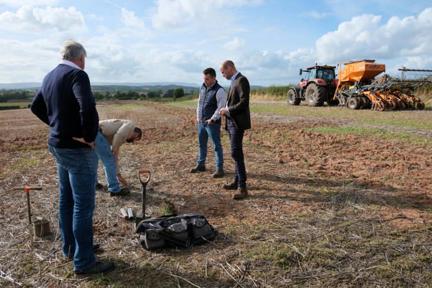 Britain s Prince William on a visit examining the role of regenerative farming in climate resilience, in Hereford Britain s Prince William meets Harry Davies, the incoming tenant of the Duchy of Cornwall s first regenerative Farm Business Tenancy, during a visit to examine the role of regenerative farming in climate resilience in Hereford, Britain, October 1, 2026., Credit:Mathieu Willcocks PA ROTA - B68 Avalon UNITED KINGDOM, Hereford Copyright: xMathieuxWillcocksx xPAxROTAx-xB68x xAvalonx 1139840898