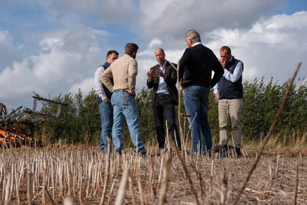 Britain s Prince William on a visit examining the role of regenerative farming in climate resilience, in Hereford Britain s Prince William speaks with Regenified s Josh Fontenot and John Gregson, next to Harry Davies, the incoming tenant of the Duchy of Cornwall s first regenerative Farm Business Tenancy, during a visit to examine the role of regenerative farming in climate resilience in Hereford, Britain, October 1, 2026., Credit:Mathieu Willcocks PA ROTA - B68 Avalon UNITED KINGDOM, Hereford  Copyright: xMathieuxWillcocksx xPAxROTAx-xB68x xAvalonx 1139840934