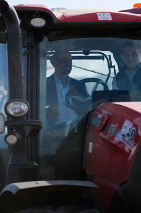 Britain s Prince William on a visit examining the role of regenerative farming in climate resilience, in Hereford Britain s Prince William sits in a farming vehicle with Harry Davies, the incoming tenant of the Duchy of Cornwall s first regenerative Farm Business Tenancy, during a visit to examine the role of regenerative farming in climate resilience, in Hereford, Britain, October 1, 2026., Credit:Mathieu Willcocks PA ROTA - B68 Avalon UNITED KINGDOM, Hereford Copyright: xMathieuxWillcocksx xPAxROTAx-xB68x xAvalonx 1139840952