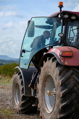 Britain s Prince William on a visit examining the role of regenerative farming in climate resilience, in Hereford Britain s Prince William enters a farming vehicle as he meets Harry Davies, the incoming tenant of the Duchy of Cornwall s first regenerative Farm Business Tenancy, during a visit to examine the role of regenerative farming in climate resilience, in Hereford, Britain, October 1, 2026., Credit:Mathieu Willcocks PA ROTA - B68 Avalon UNITED KINGDOM, Hereford  Copyright: xMathieuxWillcocksx xPAxROTAx-xB68x xAvalonx 1139840962