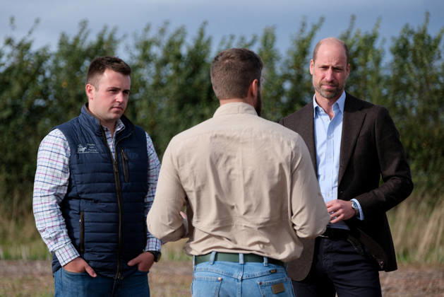 Britain s Prince William on a visit examining the role of regenerative farming in climate resilience, in Hereford Britain s Prince William speaks with Regenified s Josh Fontenot next to Harry Davies, the incoming tenant of the Duchy of Cornwall s first regenerative Farm Business Tenancy, during a visit to examine the role of regenerative farming in climate resilience in Hereford, Britain, October 1, 2026., Credit:Mathieu Willcocks PA ROTA - B68 Avalon UNITED KINGDOM, Hereford Copyright: xMathieuxWillcocksx xPAxROTAx-xB68x xAvalonx 1139840975