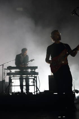 Zac Rae und Dave Depper, v.l., von der Band Death Cab for Cutie bei einem Konzert in der Columbiahalle in Berlin, 1. Oktober 2026. Death Cab for Cutie Konzert Berlin
