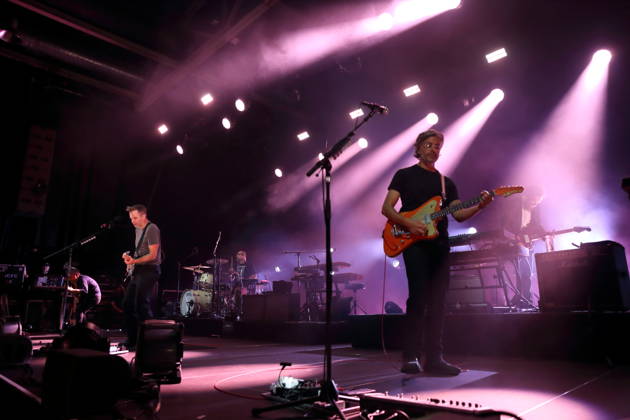 Nick Harmer, Ben Gibbard, Jason McGerr, Dave Depper und Zac Rae, v.l., von der Band Death Cab for Cutie bei einem Konzert in der Columbiahalle in Berlin, 1. Oktober 2026. Death Cab for Cutie Konzert Berlin