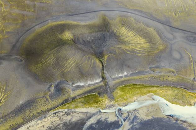 Abstrakte Muster aus Moos in schwarzer Sandwüste, Isländisches Hochland, Island Abstract pattern of moss in black sandy desert, Icelandic Highlands, Iceland Copyright: imageBROKER RobertxHaasmann ibxroh19282142.jpg