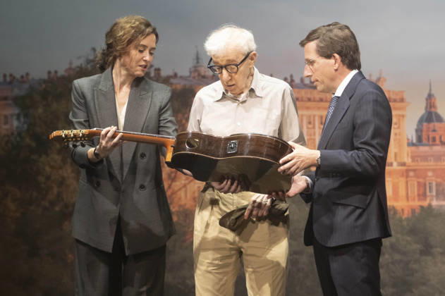 Isabel Diaz Ayuso, Woody Allen und JoseLuis Martinez-Almeida Navasques beim offiziellen Empfang zum Drehstart des Woody Allen Fall Project 2026 in den Teatros del Canal. Madrid, 01.10.2026