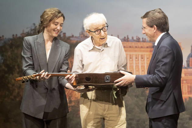 Isabel Diaz Ayuso, Woody Allen und JoseLuis Martinez-Almeida Navasques beim offiziellen Empfang zum Drehstart des Woody Allen Fall Project 2026 in den Teatros del Canal. Madrid, 01.10.2026