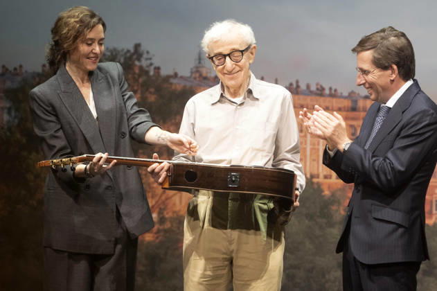 Isabel Diaz Ayuso, Woody Allen und JoseLuis Martinez-Almeida Navasques beim offiziellen Empfang zum Drehstart des Woody Allen Fall Project 2026 in den Teatros del Canal. Madrid, 01.10.2026