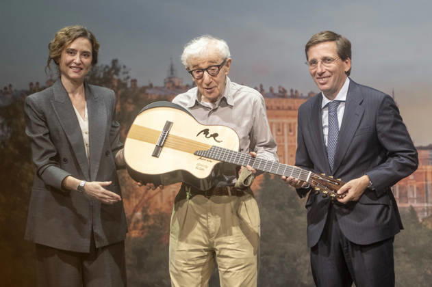 Isabel Diaz Ayuso, Woody Allen und JoseLuis Martinez-Almeida Navasques beim offiziellen Empfang zum Drehstart des Woody Allen Fall Project 2026 in den Teatros del Canal. Madrid, 01.10.2026