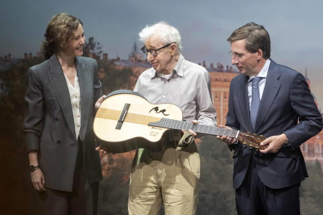 Isabel Diaz Ayuso, Woody Allen und JoseLuis Martinez-Almeida Navasques beim offiziellen Empfang zum Drehstart des Woody Allen Fall Project 2026 in den Teatros del Canal. Madrid, 01.10.2026