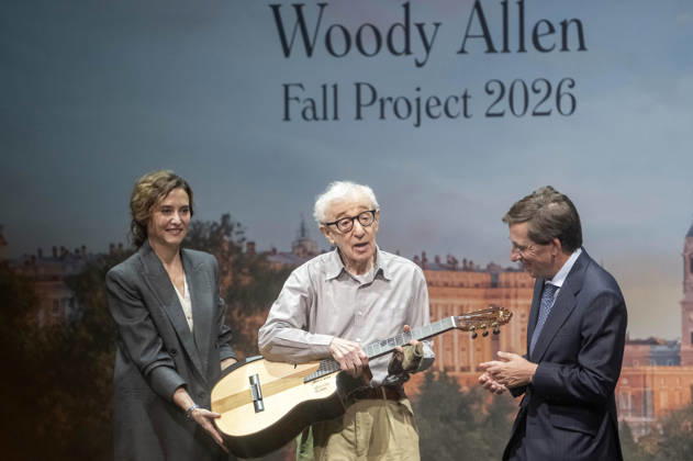 Isabel Diaz Ayuso, Woody Allen und JoseLuis Martinez-Almeida Navasques beim offiziellen Empfang zum Drehstart des Woody Allen Fall Project 2026 in den Teatros del Canal. Madrid, 01.10.2026