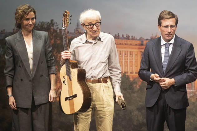 Isabel Diaz Ayuso, Woody Allen und JoseLuis Martinez-Almeida Navasques beim offiziellen Empfang zum Drehstart des Woody Allen Fall Project 2026 in den Teatros del Canal. Madrid, 01.10.2026