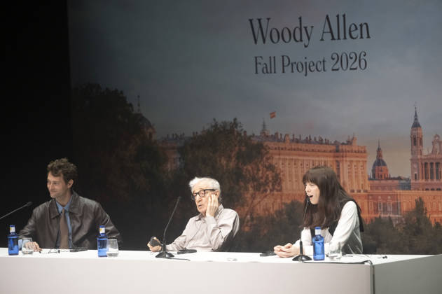Peter Vives, Woody Allen und Alexi Wasser beim offiziellen Empfang zum Drehstart des Woody Allen Fall Project 2026 in den Teatros del Canal. Madrid, 01.10.2026