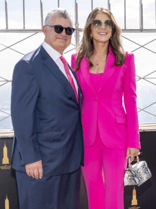 October 1, 2026, New York, New York, USA: WILLIAM P. LAUDER and ELIZABETH HURLEY visit the Empire State Building in New York to honor Breast Cancer Awareness Month and the Breast Cancer Campaign with The Estee Lauder Company. 1 October 2026 New York USA  - ZUMAa265 20261001_zep_a265_054 Copyright: xEricxAcquayex