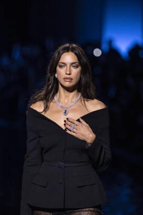 Irina Shayk at the Messika Terres de Contrastes fashion show on the sidelines of the Spring Summer 2027 Ready-to-Wear collections during Paris Fashion Week (PFW) on October 1, 2026, in Paris, France. Messika’s Terres de Contrastes fashion show on the sidelines of the Spring Summer 2027 Ready-to-Wear collections during Paris Fashion Week (PFW) on October 1, 2026, Paris, France  Copyright: xAgencex xBestimagexAgencex xBestimagex