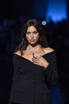 Irina Shayk at the Messika Terres de Contrastes fashion show on the sidelines of the Spring Summer 2027 Ready-to-Wear collections during Paris Fashion Week (PFW) on October 1, 2026, in Paris, France. Messika’s Terres de Contrastes fashion show on the sidelines of the Spring Summer 2027 Ready-to-Wear collections during Paris Fashion Week (PFW) on October 1, 2026, Paris, France  Copyright: xAgencex xBestimagexAgencex xBestimagex