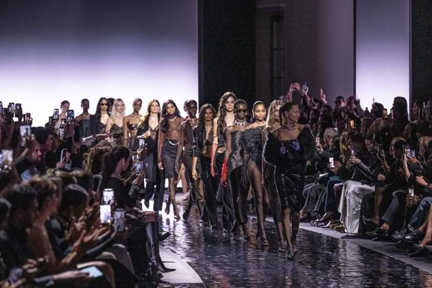 Messika’s Terres de Contrastes fashion show on the sidelines of the Spring Summer 2027 Ready-to-Wear collections during Paris Fashion Week (PFW) on October 1, 2026, in Paris, France. Messika’s Terres de Contrastes fashion show on the sidelines of the Spring Summer 2027 Ready-to-Wear collections during Paris Fashion Week (PFW) on October 1, 2026, in Paris, France  Copyright: xAgencex xBestimagexAgencex xBestimagex