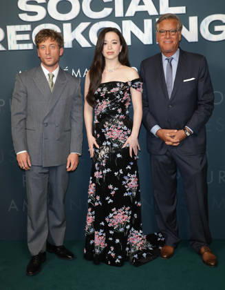 Jeremy Allen White, Mikey Madison, and Aaron Sorkin Premiere of the film *The Social Reckoning* at the Pathé Palace cinema in Paris on October 1, 2026 Coadic Guirec Bestimage Premiere of the film *The Social Reckoning* at the Pathé Palace cinema in Paris on October 1, 2026 Paris, France  Copyright: xCOADICxGUIRECx xBESTIMAGExCOADICxGUIRECx xBESTIMAGEx