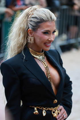 Guest at the Schiaparelli Spring Summer 2027 Women’s Ready-to-Wear Collection fashion show during Paris Fashion Week (PFW) on October 1, 2026. Florian Lavielle, Bestimage. Schiaparelli’s Spring Summer 2027 Women’s Ready-to-Wear Collection fashion show at Paris Fashion Week (PFW) on October 1, 2026, Paris, France  Copyright: xFlorianxLaviellex xBestimagexFlorianxLaviellex xBestimagex