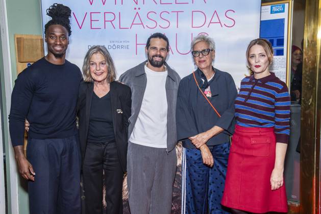 ABB FRAUWINKLER- Eugene Boateng, Angela Winkler, Josef Ellers, Doris Doerrie und Laura Tonke auf dem roten Teppich beim Special Screening des Kino Films Frau Winkler verlaesst das Haus im Cinema Parisl in Berlin 01.10.2026 Berlin Deutschland
