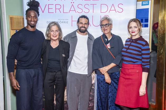 ABB FRAUWINKLER- Eugene Boateng, Angela Winkler, Josef Ellers, Doris Doerrie und Laura Tonke auf dem roten Teppich beim Special Screening des Kino Films Frau Winkler verlaesst das Haus im Cinema Parisl in Berlin 01.10.2026 Berlin Deutschland