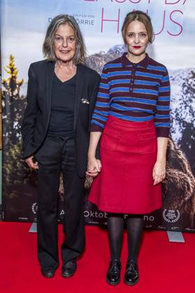 ABB FRAUWINKLER- Angela Winkler und Laura Tonke auf dem roten Teppich beim Special Screening des Kino Films Frau Winkler verlaesst das Haus im Cinema Parisl in Berlin 01.10.2026 Berlin Deutschland