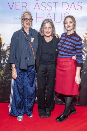 ABB FRAUWINKLER- Doris Doerrie Angela Winkler und Laura Tonke auf dem roten Teppich beim Special Screening des Kino Films Frau Winkler verlaesst das Haus im Cinema Parisl in Berlin 01.10.2026 Berlin Deutschland
