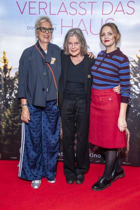 ABB FRAUWINKLER- Doris Doerrie Angela Winkler und Laura Tonke auf dem roten Teppich beim Special Screening des Kino Films Frau Winkler verlaesst das Haus im Cinema Parisl in Berlin 01.10.2026 Berlin Deutschland