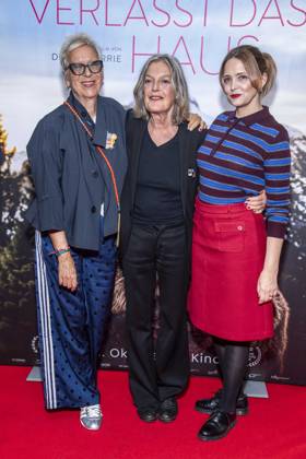 ABB FRAUWINKLER- Doris Doerrie Angela Winkler und Laura Tonke auf dem roten Teppich beim Special Screening des Kino Films Frau Winkler verlaesst das Haus im Cinema Parisl in Berlin 01.10.2026 Berlin Deutschland