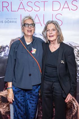 ABB FRAUWINKLER- Doris Doerrie mit Angela Winkler auf dem roten Teppich beim Special Screening des Kino Films Frau Winkler verlaesst das Haus im Cinema Parisl in Berlin 01.10.2026 Berlin Deutschland