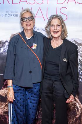 ABB FRAUWINKLER- Doris Doerrie mit Angela Winkler auf dem roten Teppich beim Special Screening des Kino Films Frau Winkler verlaesst das Haus im Cinema Parisl in Berlin 01.10.2026 Berlin Deutschland