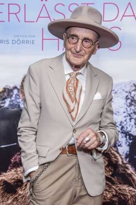 ABB FRAUWINKLER- Guenther Krabbenhoeft auf dem roten Teppich beim Special Screening des Kino Films Frau Winkler verlaesst das Haus im Cinema Parisl in Berlin 01.10.2026 Berlin Deutschland