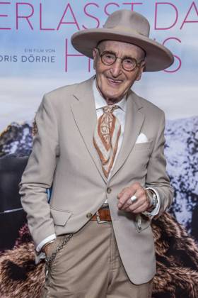 ABB FRAUWINKLER- Guenther Krabbenhoeft auf dem roten Teppich beim Special Screening des Kino Films Frau Winkler verlaesst das Haus im Cinema Parisl in Berlin 01.10.2026 Berlin Deutschland