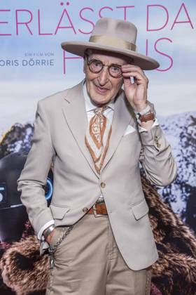 ABB FRAUWINKLER- Guenther Krabbenhoeft auf dem roten Teppich beim Special Screening des Kino Films Frau Winkler verlaesst das Haus im Cinema Parisl in Berlin 01.10.2026 Berlin Deutschland