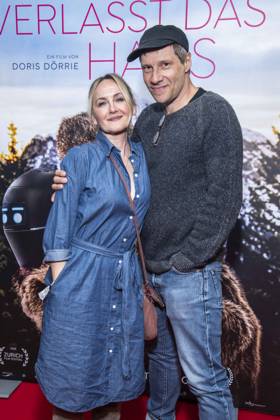 ABB FRAUWINKLER- Katharine Mehrling und Tilmar Kuhn auf dem roten Teppich beim Special Screening des Kino Films Frau Winkler verlaesst das Haus im Cinema Parisl in Berlin 01.10.2026 Berlin Deutschland